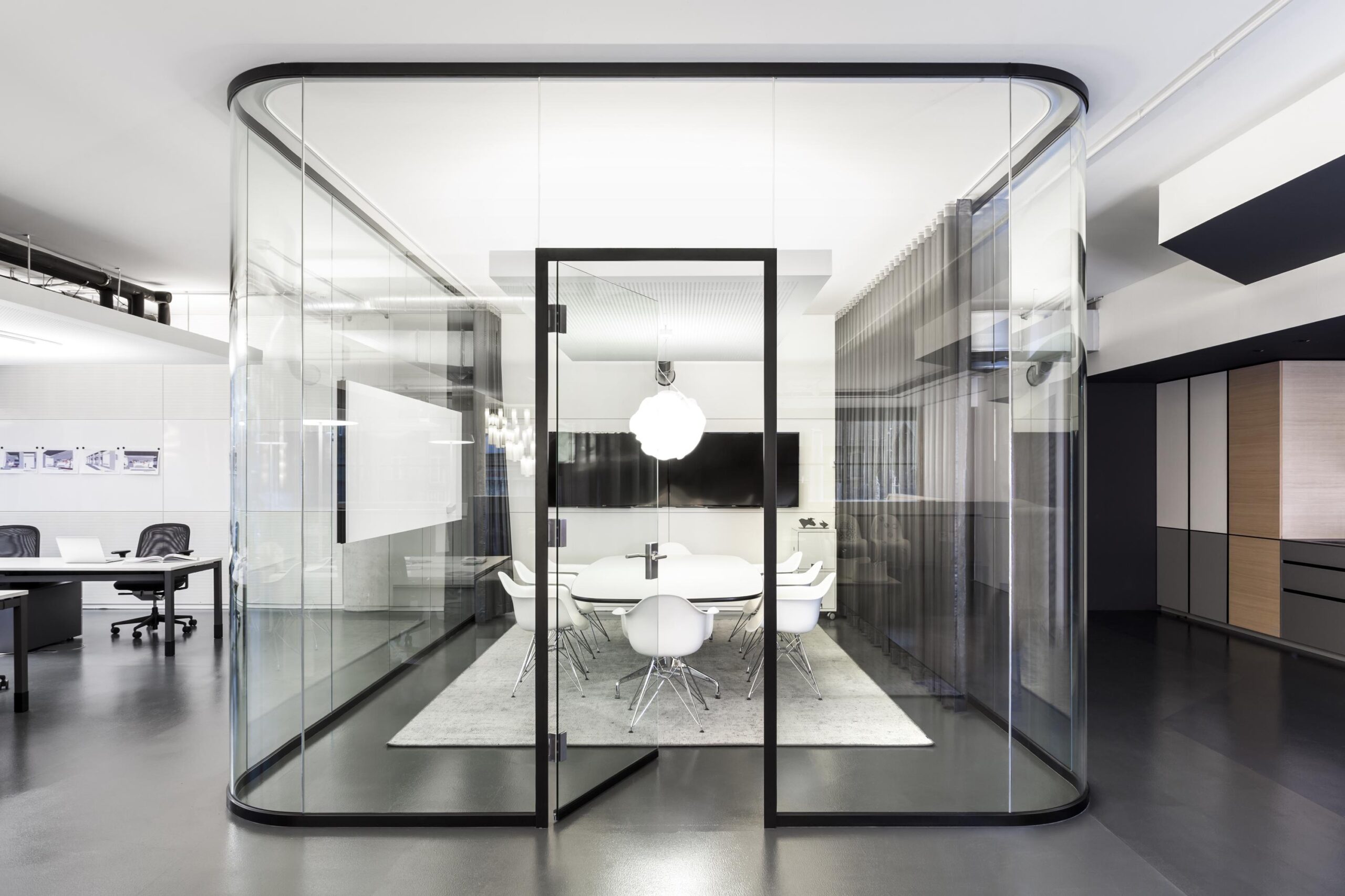 ISmart Glass for corporate spaces